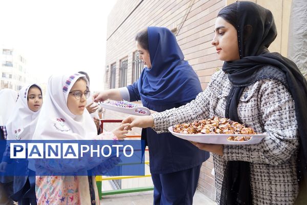 جشن روز دانش‌آموز در مدرسه شهدای پانزده خرداد قرچک