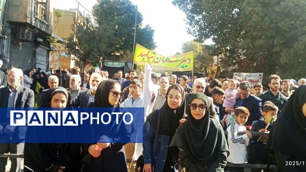 راهپیمایی پرشور ۱۳ آبان در اسدآباد؛ فریاد استکبارستیزی طنین‌انداز شد