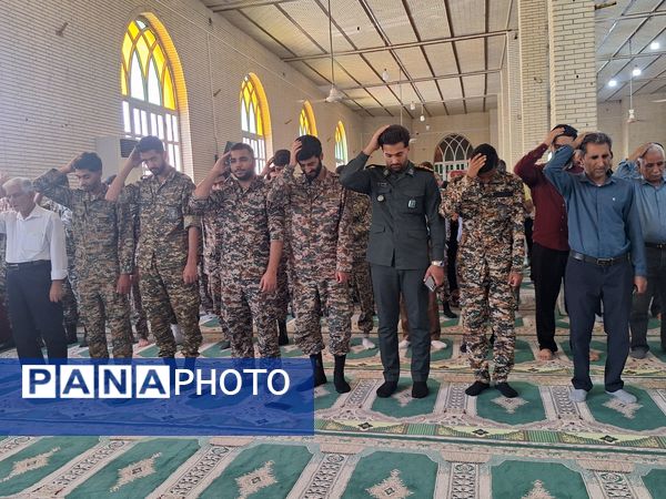 برپایی میز خدمت ادارات شهرستان حاجی آباد در نماز جمعه به‌مناسبت هفته دولت