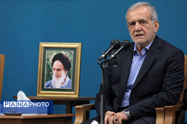 دیدار رئیس‌جمهور و اعضای هیأت دولت چهاردهم با رهبر معظم انقلاب