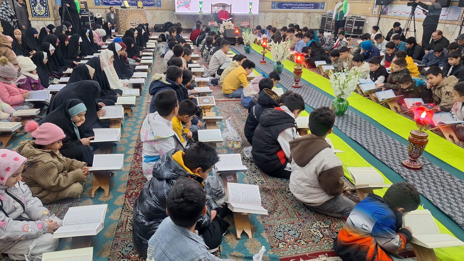 محفل هفتگی انس با قرآن به میزبانی استان البرز در آستان امامزاده حسن(ع) کرج