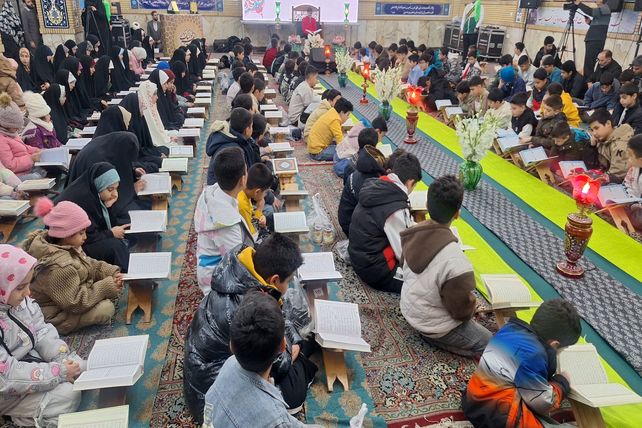 محفل هفتگی انس با قرآن به میزبانی استان البرز در آستان امامزاده حسن(ع) کرج