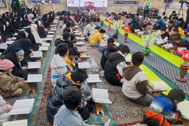 محفل هفتگی انس با قرآن به میزبانی استان البرز در آستان امامزاده حسن(ع) کرج