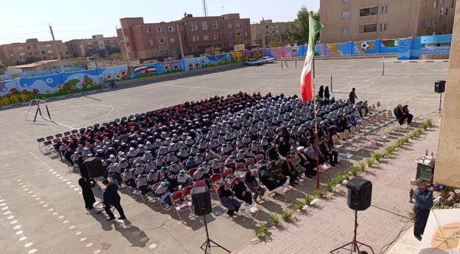 روز دانش‌آموز با عطر نام حضرت زهرا(س)