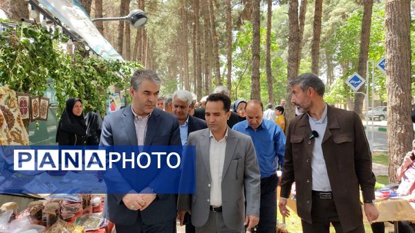 بازدید معاون وزیر گردشگری کشور از نمایشگاه جشنواره تاک پلو خلیل آباد 