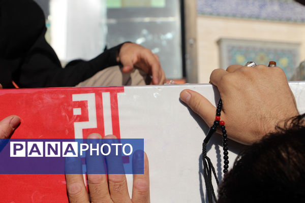 آیین تشییع لاله‌های فاطمی در قم