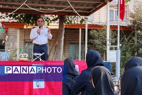 برگزاری مراسم روز آتش نشان در دبیرستان حضرت زینب(س) ناحیه یک شهرری