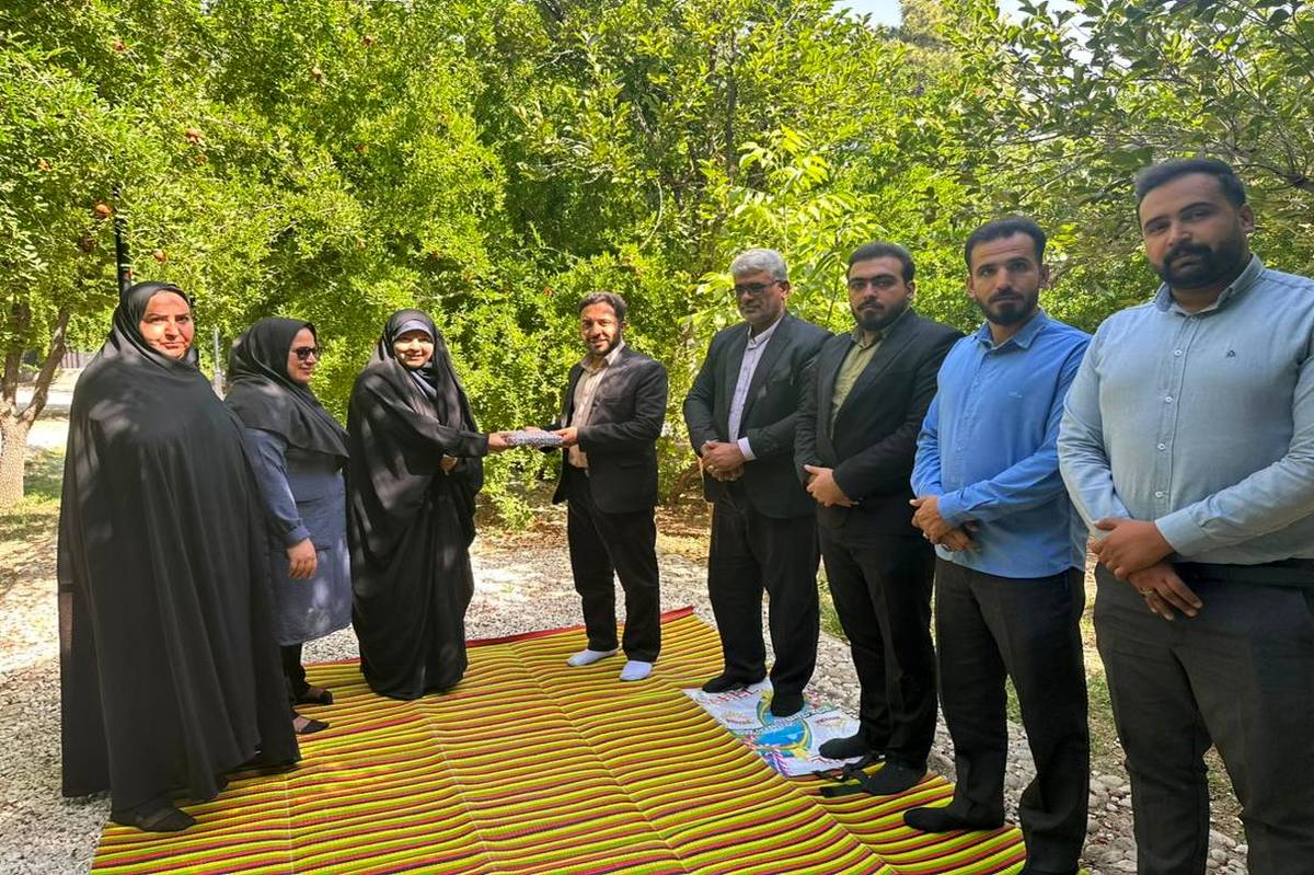 تقدیر رئیس سازمان دانشآموزی فارس از مسئول پانا استان در سالروز تأسیس خبرگزاری پانا