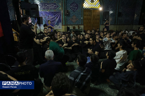 اعتکاف دانش‌آموزی در حسینه ارشاد