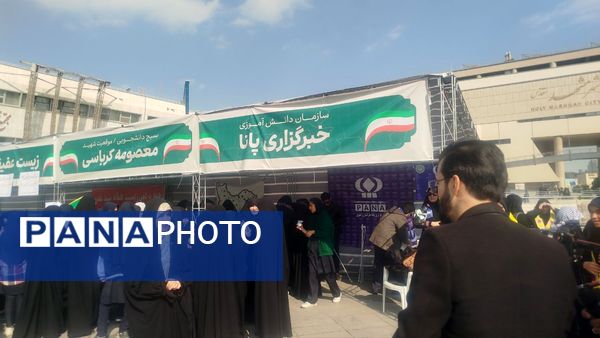 حضور پرشور دانش آموزان مشهد مقدس در راهپیمایی یوم‌الله ۱۳ آبان 