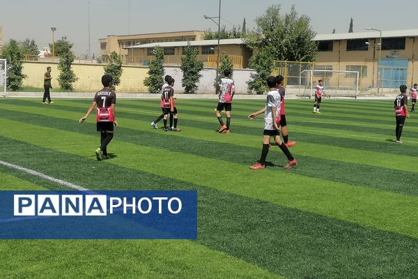 آیین افتتاح زمین‌های چمن مصنوعی آموزش و پرورش ناحیه ۳شیراز 