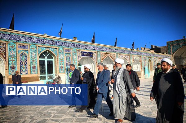 وزیر فرهنگ و ارشاد اسلامی غبار از مزار شهدای امامزاده سید حمزه کاشمر برداشت