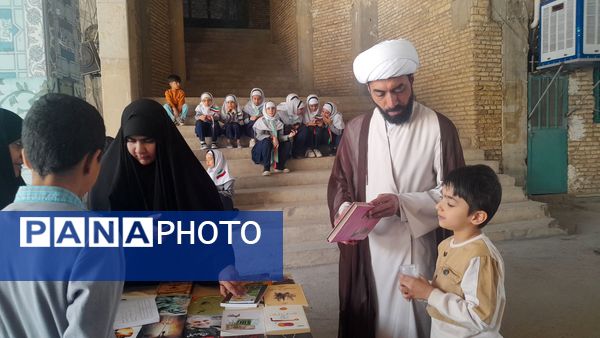 نماز جمعه شهرکرد با عطر حضور معلمان