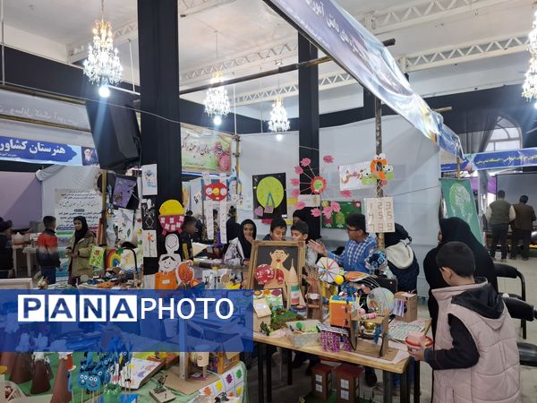 بازدید دانش آموزان مدرسه شهید عامری از نمایشگاه پژوهش و فناوری در خلیل آباد