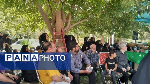 برپایی سفره‌ی احسان در محوطه بیمارستان فوق تخصصی آیت‌الله یثربی کاشان