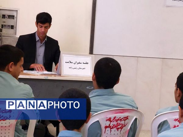 جلسه سفیران سلامت در دبیرستان رئیس زاده شهرستان خلیل آباد 