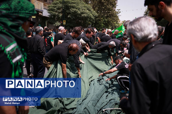 خیمه‌سوزان ظهر عاشورا در چهارراه گلوبندک تهران