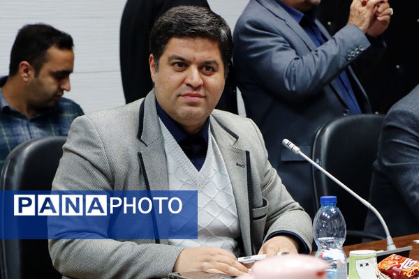 برگزاری نشست خبری مدیرکل راه و شهرسازی استان یزد و مدیران دستگاه‌های متولی مسکن