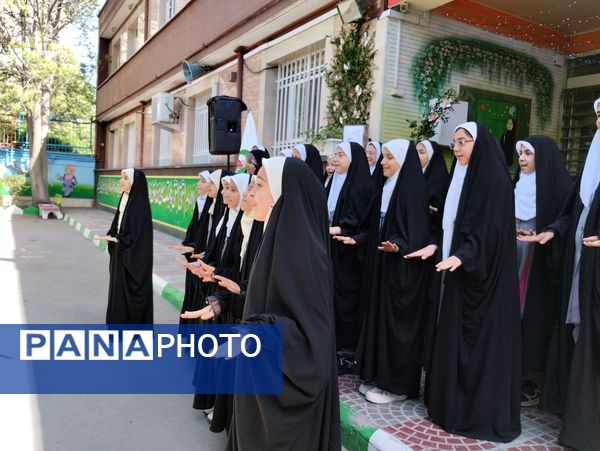 به صدا درآوردن زنگ سپاس‌ معلم در مدرسه شاهد شهید ناصری