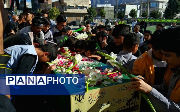 نسل امروز در کنار راویان حماسه