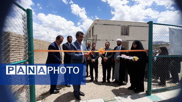 افتتاح زمین چمن مصنوعی در دبستان شهید اسفندیاری شهرستان هلیلان 
