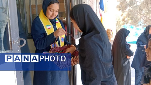 جشن‌ روز‌ دانش‌ آموز‌ در‌ دبیرستان‌ عطیه