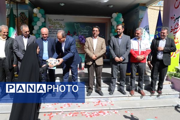جشن عاطفه‌ها در دبیرستان ۱۳ آبان تبریز