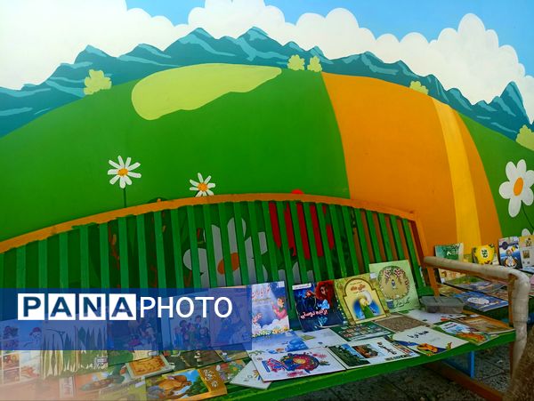 نمایشگاه کتاب به مناسبت هفته کتاب و کتابخوانی در دبستان کبری سرشته