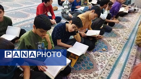 دم دمای اذان و قرائت آیاتی چند از قرآن 