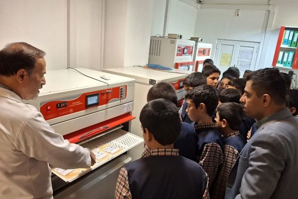 بازدید آموزشی دانش‌آموزان دبستان قاسم‌ابن‌الحسن(ع) از مرکز انتقال خون یزد