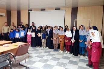 مراسم تجلیل از دانش‌‌آموزخبرنگاران فعال رسانه‌‌ای شهرستان میناب