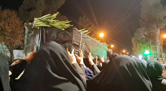 تشییع جنازه نمادین به یاد تشییع غریبانه فاطمه زهرا (س)