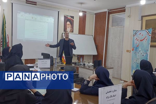 کارگاه مشاوره تحصیلی در دبیرستان دخترانه شهید محمدتقی دستغیب ناحیه 3 شیراز