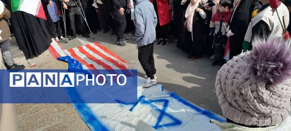 مردم غیور ملارد با حضور پرشور خود در راهپیمایی ۲۲ بهمن، ثابت کردند که همچنان پای انقلاب اسلامی ایستاده‌اند.