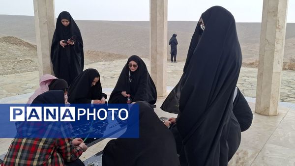 غبارروبی و عطر افشانی مزار شهدای گمنام شهر کهک 