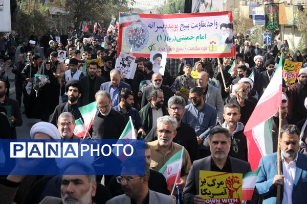 جلوه‌هایی از حضور حماسی دانش‌آموزان قم در راهپیمایی یوم الله ۱۳ آبان