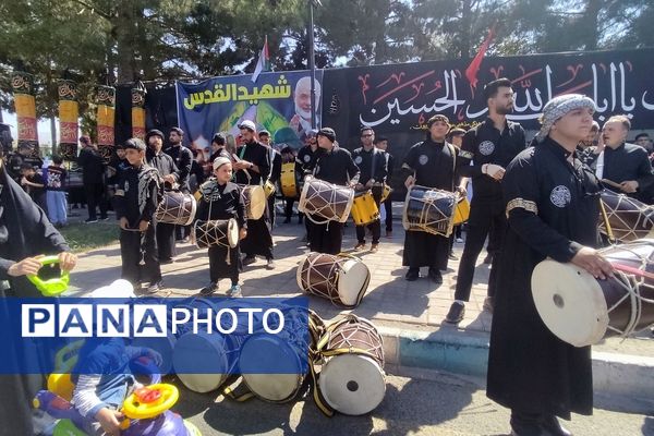 جاماندگان اربعین حسینی در  راهپیمایی حرم تا حرم نیشابور 