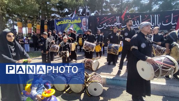 جاماندگان اربعین حسینی در  راهپیمایی حرم تا حرم نیشابور 
