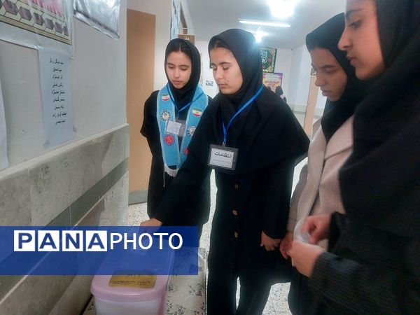 انتخابات شورای دانش آموزی در زاوه