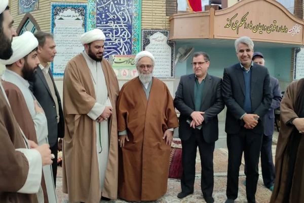 دیدار معاون سیاسی و اجتماعی فرمانداری  کاشمر با معتکفین دانش آموز مسجد جامع