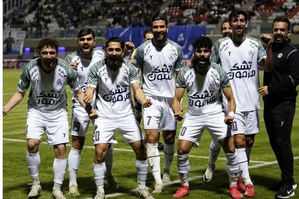 چک برگشتی در اردوگاه گاندوها