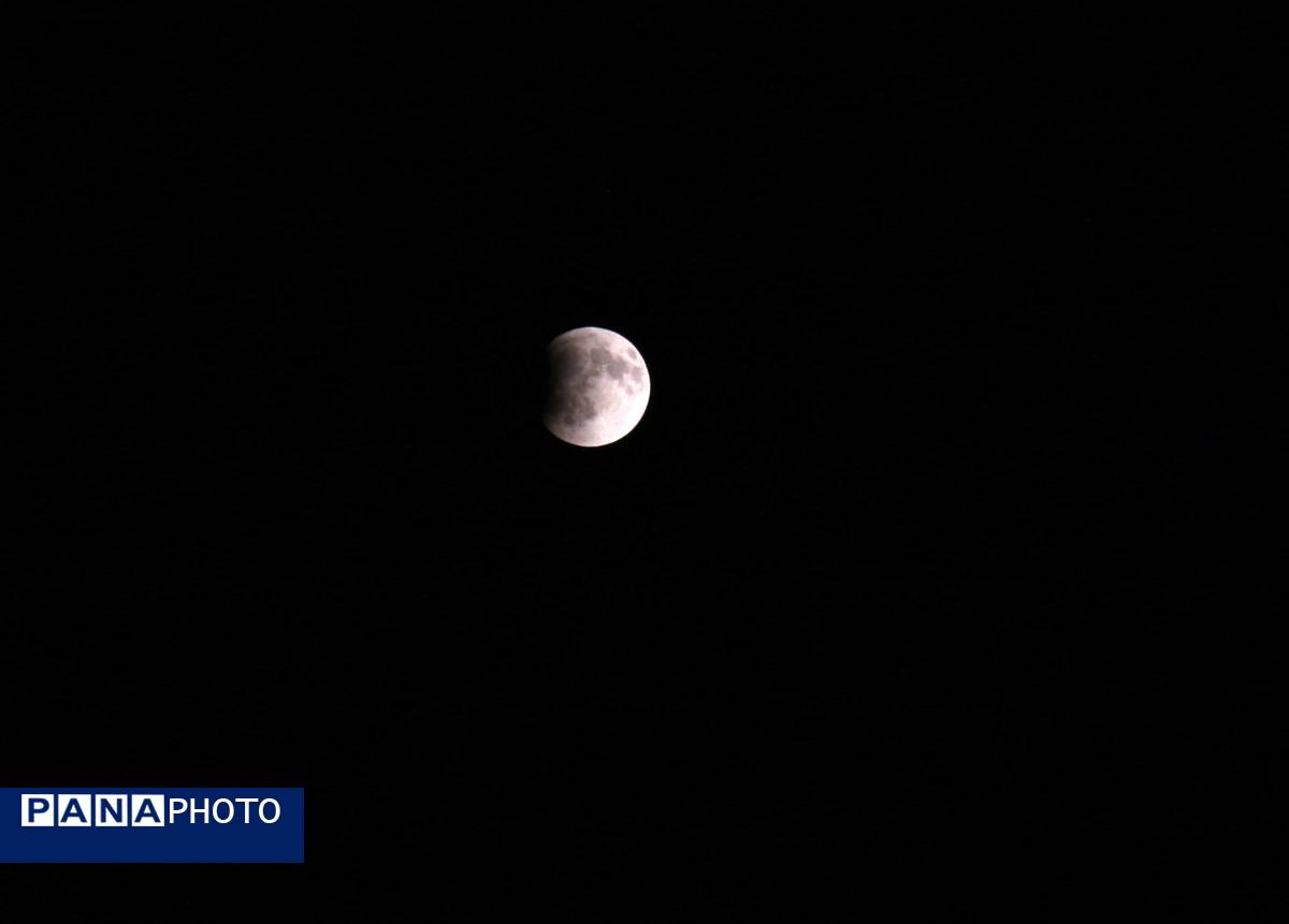 شبی متفاوت در کوهسنگی از سرودهای محمدی تا رصد ماه‌گرفتگی