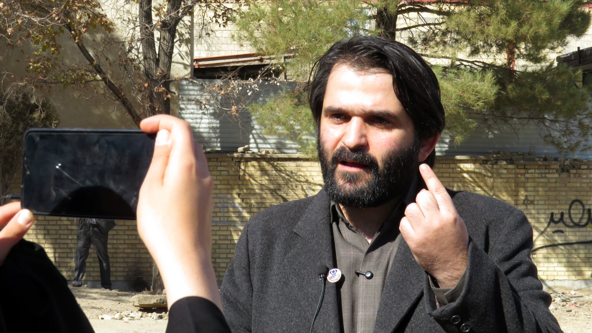 مردم بن می‌توانند پروژه ۲۰ میلیاردی مدرسه را خودشان بسازند