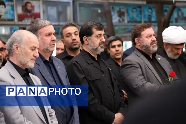 ادای احترام مسئولان قم به شهدا در هفته دولت