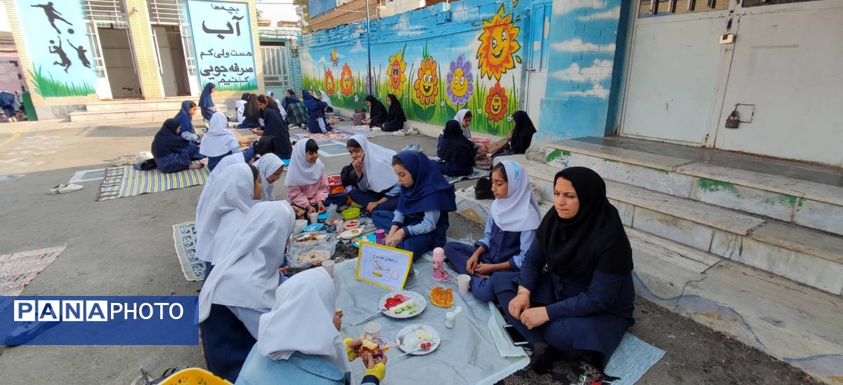 صبحانه سلامت و روز جهانی تخم مرغ در مدرسه شهید خاقانی شهرستان شیروان