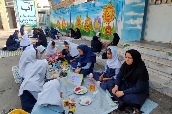 صبحانه سلامت و روز جهانی تخم مرغ در مدرسه شهید خاقانی شهرستان شیروان