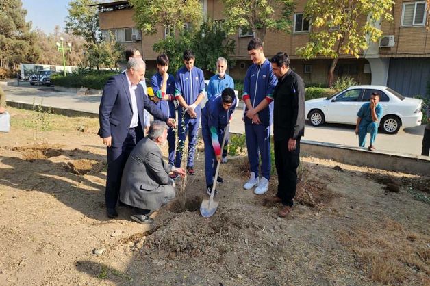 کاشت ۱۰۵ نهال با حضور جمعی از ملی‌پوشان نوجوان بسکتبال کشور