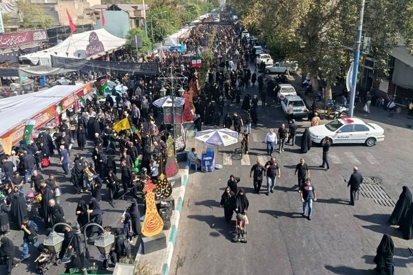 جا مانده‌ایم، اما بی‌خبر نه