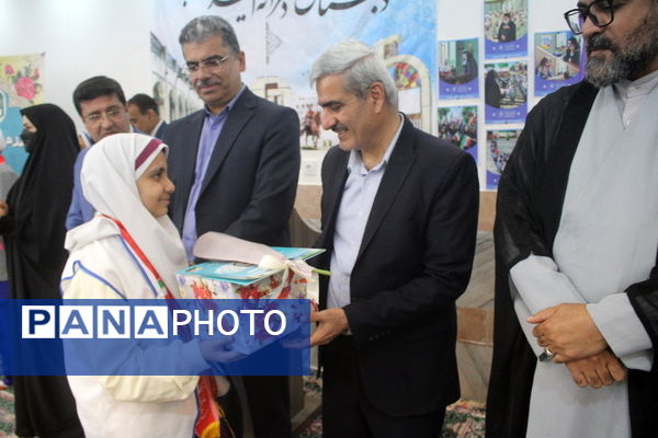 سپاس مربی در دبستان امید انقلاب بوشهر