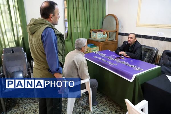 نهج‌البلاغه‌خوانی نماز‌گزاران کمالشهر پیش از خطبه‌های نماز 